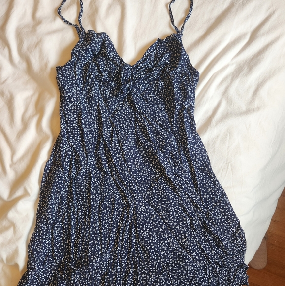 Bundle of dresses size medium - Picture 3 of 4